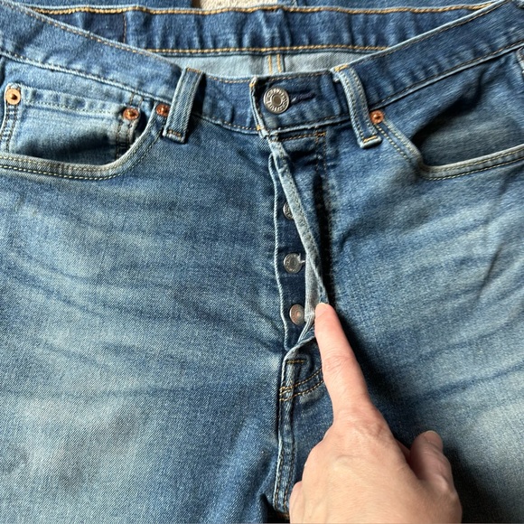 Levi’s 501 Button Fly Worn Distressed Color No Rips Or Holes‎ Classic 32x32 - Picture 4 of 9